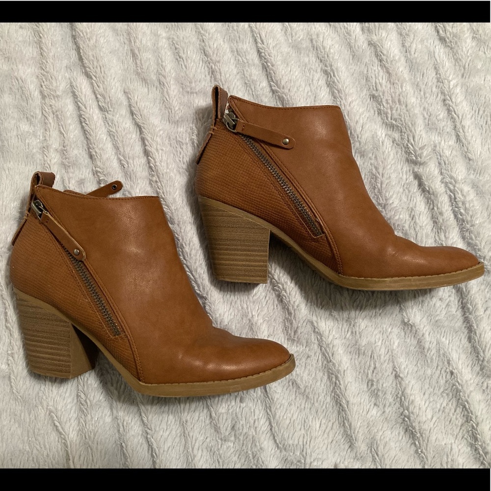 DV camel booties with side zipper